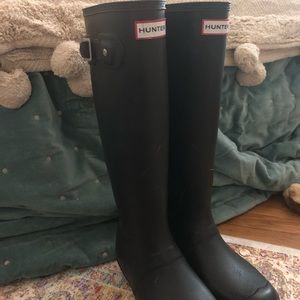 Black Matte Hunter Rainboots (Tall) Size 9